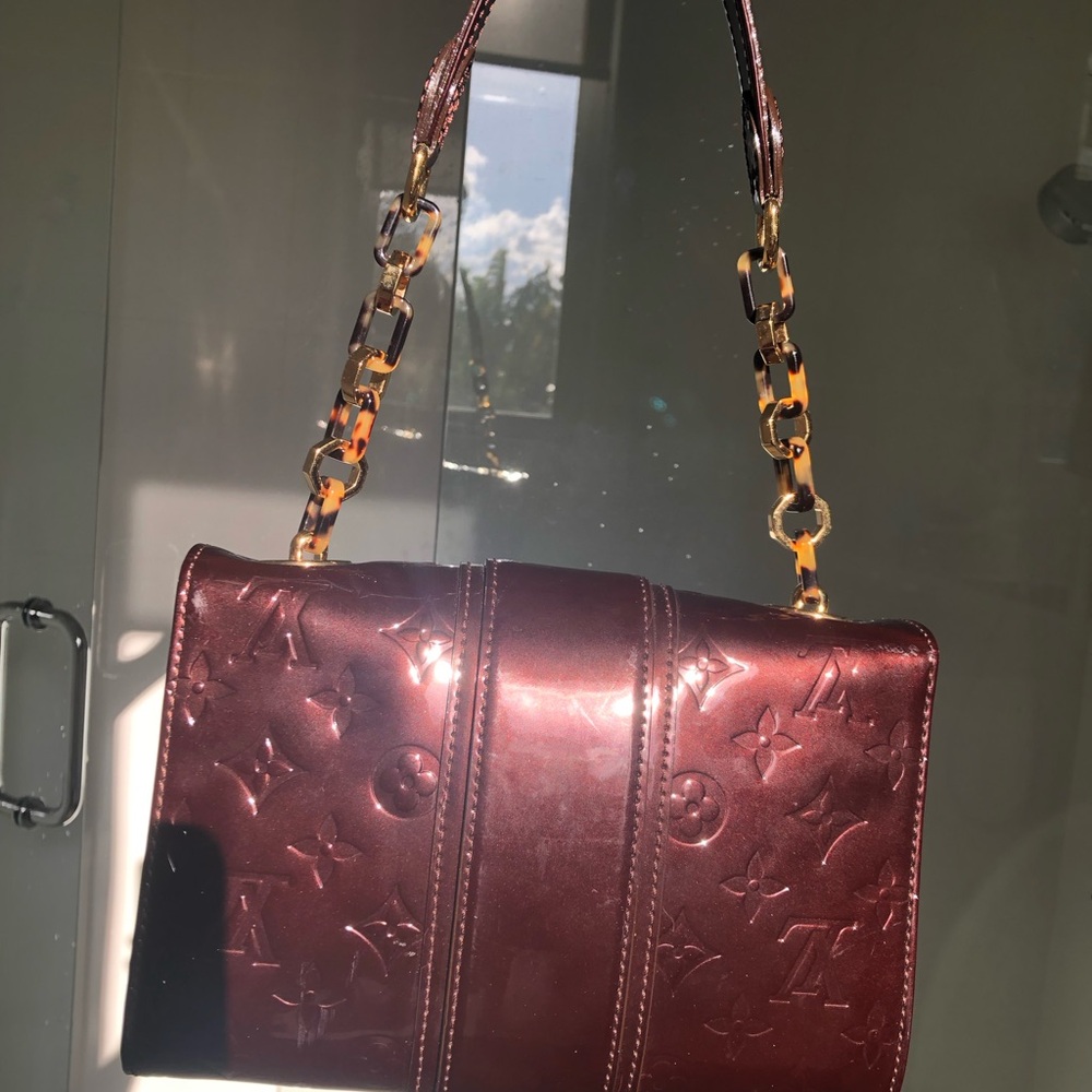 Louis Vuitton Patent Vernis Amarante Shoulder- Handbag with Gold Hardware - Picture 5 of 11